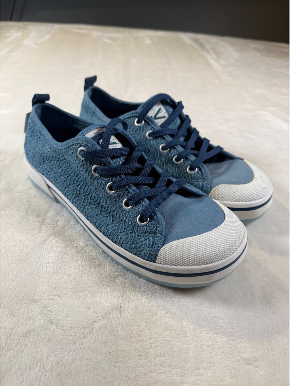 KEEN Women's Size 8 Blue Canvas Lace-Up Sneakers Cap Toe